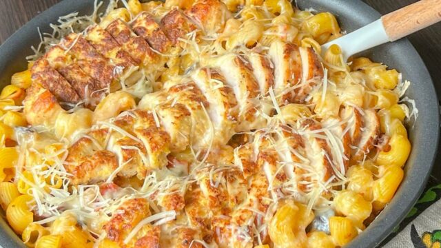 Těstoviny s kuřecím masem a zeleninou