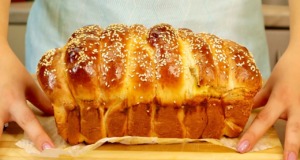 Recept na domácí lahodný chléb plněný šunkou a sýrem Recept na domácí lahodný chléb plněný šunkou a sýrem