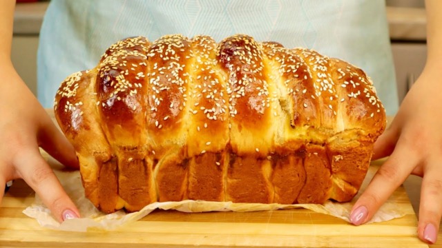 Recept na domácí lahodný chléb plněný šunkou a sýrem