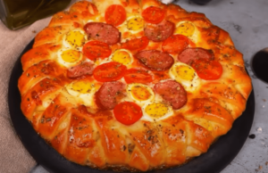 jednoduchý recept na netradiční domácí pizzu: tip na teplou a rychlou večeři!