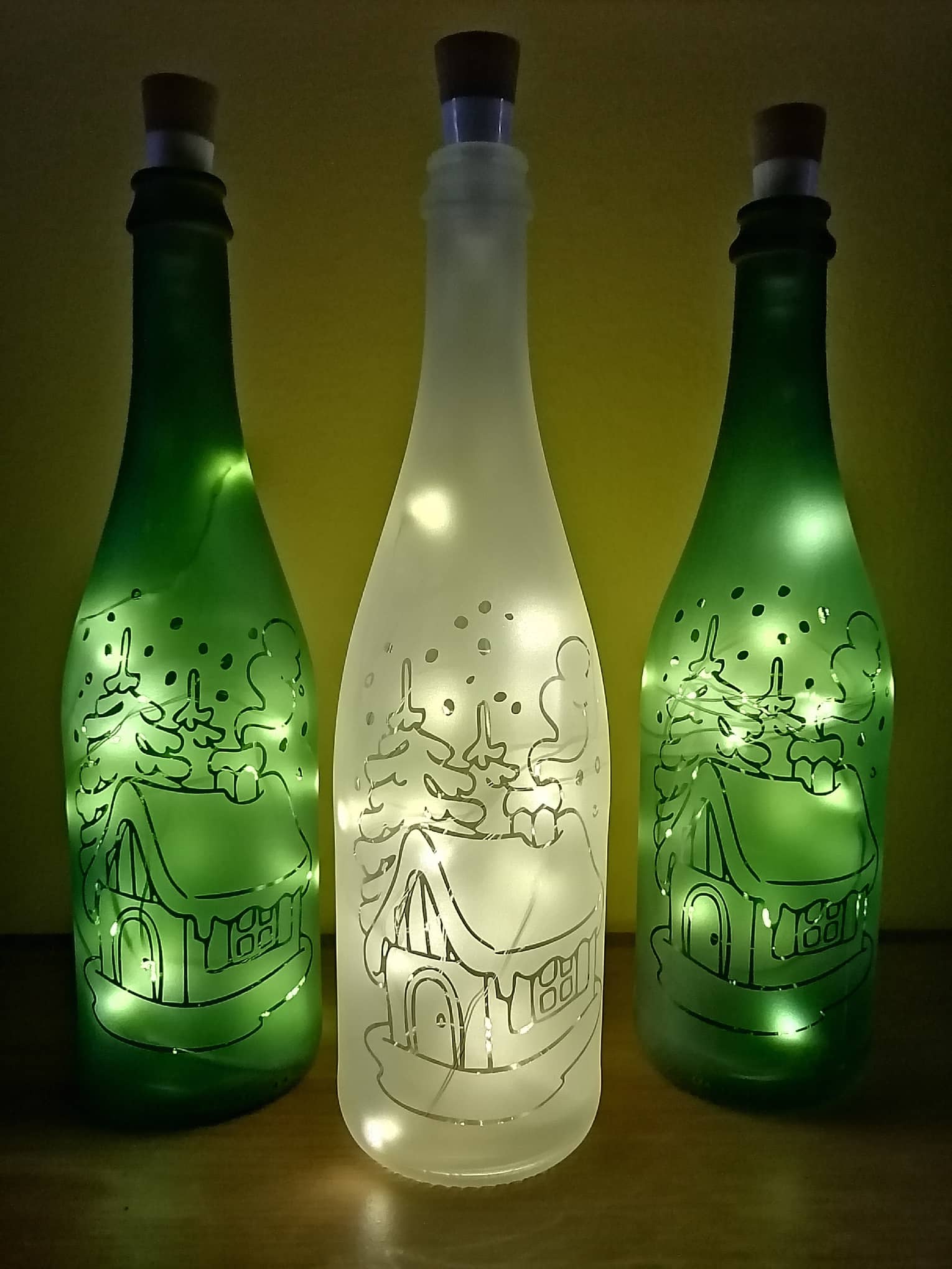 rozhovor: helena tvoří úžasné pískované vzory na svetelné láhve