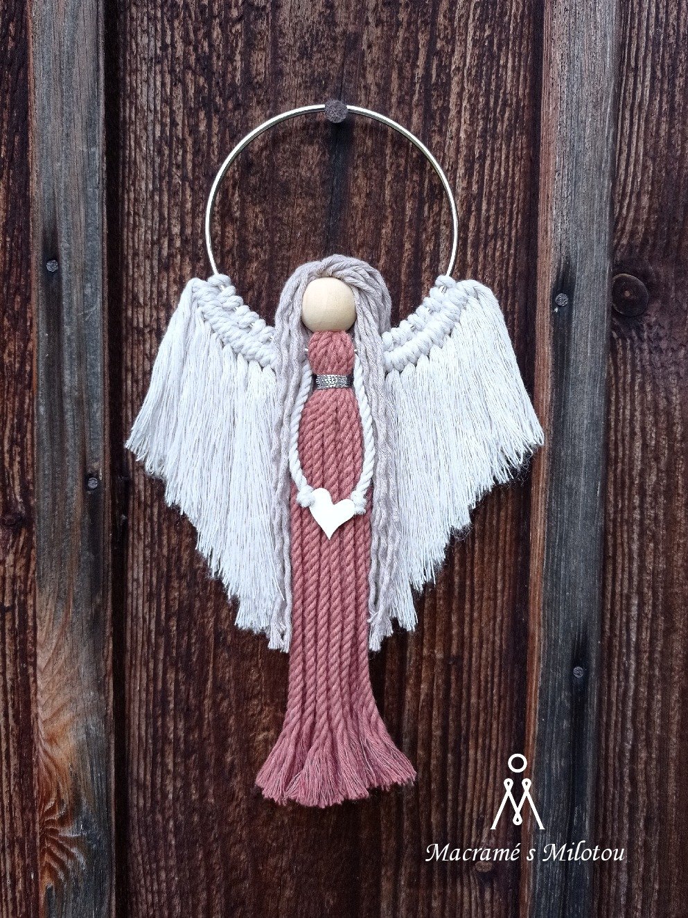 rozhovor: paní milota vyrábí anděly technikou macramé – každý kousek má svou duši