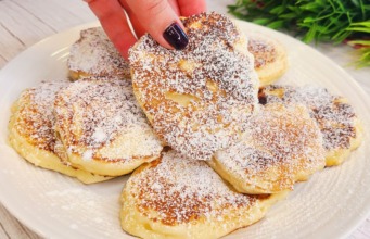 Bleskové jablečné lívance z jogurtového těsta: Nadýchaný recept z 1 jablka Lívance ze strouhaných jablek