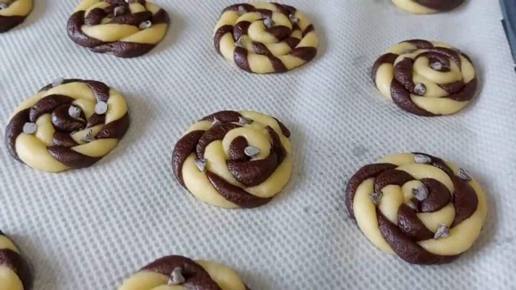 Dvoubarevné sušenky s jednoduchou přípravou a skvělou chutí