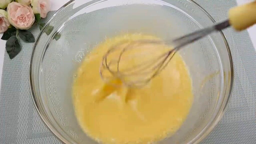 Připravte si tyto vanilkové koláčky s kousky jablek
