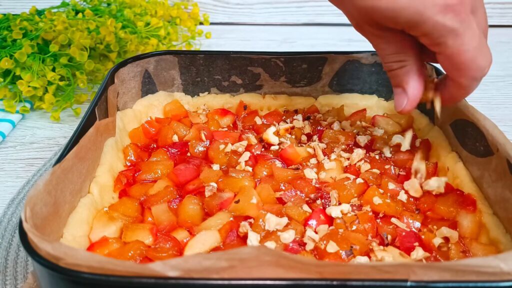 Recept na fantastický koláč s čerstvými jablky a krémem
