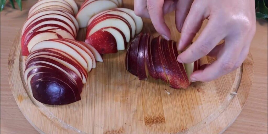 Stačí vám jen jablka a listové těsto – super rychlý a chutný dezert