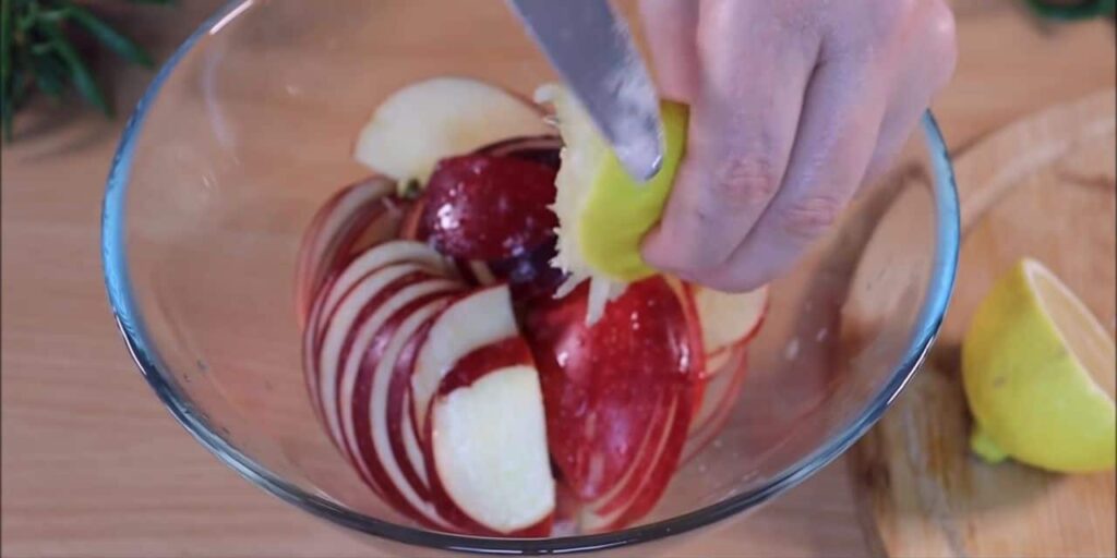 Stačí vám jen jablka a listové těsto – super rychlý a chutný dezert