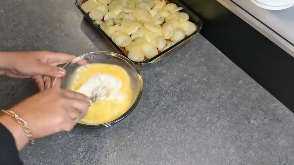Zapečené brambory s mletým masem – rychlý a chutný oběd