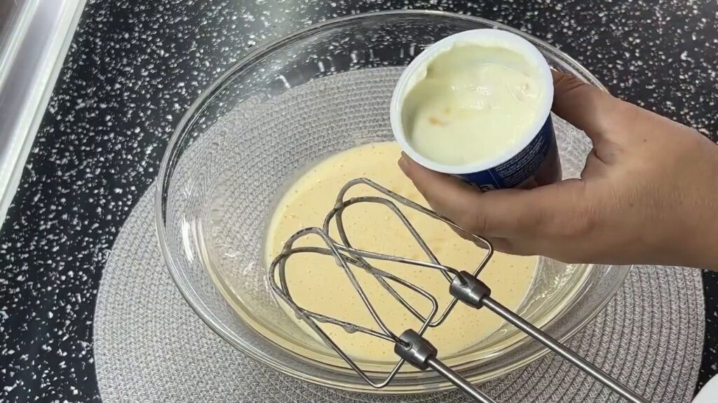 Rychlý jogurtový koláč s ananasem