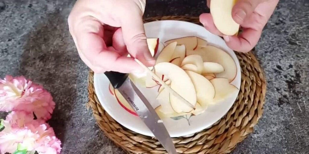 Jablečné košíčky obalené v kokosu – všichni si tento dezert zamilují