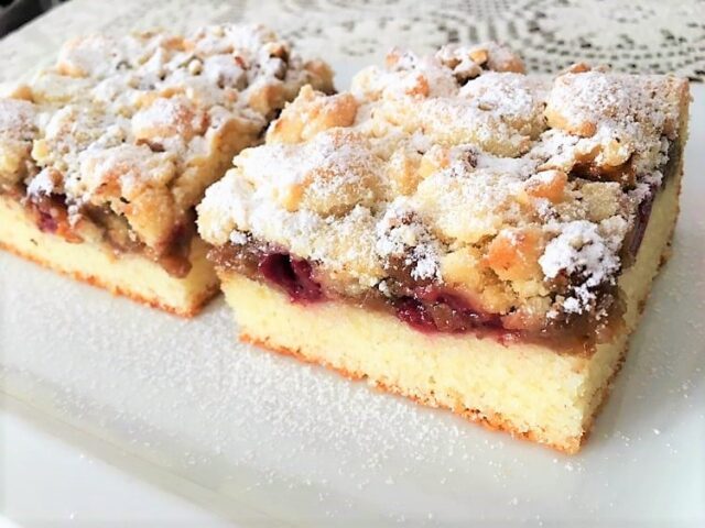 višňový koláč s mandlemi a žmolenkou, jako od babičky: vyzkoušejte tuto dobrotu!