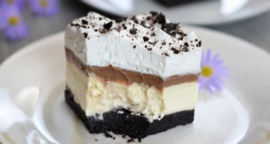 Připravte si nepečený oreo dort s chutným krémem a čokoládou Připravte si nepečený oreo dort s chutným krémem a čokoládou