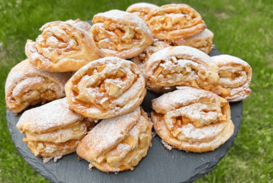 Jablečné máslové sušenky se skořicí – křupavé okraje, vláčný střed a vůně domova