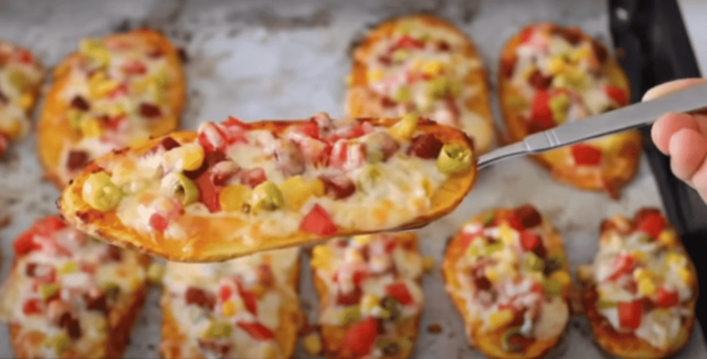 vynikající bramborové mini pizzy s šunkou, sýrem a zeleninkou! vynikající bramborové mini pizzy s šunkou, sýrem a zeleninkou!