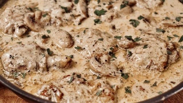 "Vyzkoušejte tento jednoduchý recept s kuřecím masem v lahodné omáčce "