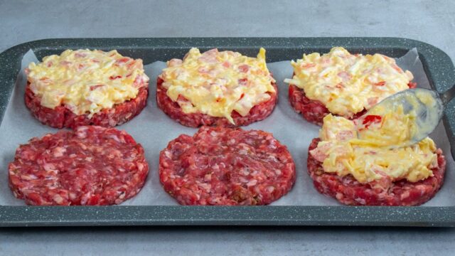 Velmi oblíbené masové placky - chutné a rychlé Velmi oblíbené masové placky - chutné a rychlé