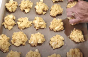jednoduchý recept na oblíbené jablečné sušenky – každý si pochutná!