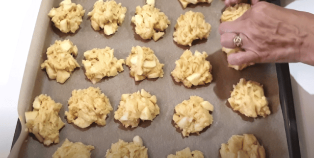 jednoduchý recept na oblíbené jablečné sušenky – každý si pochutná!