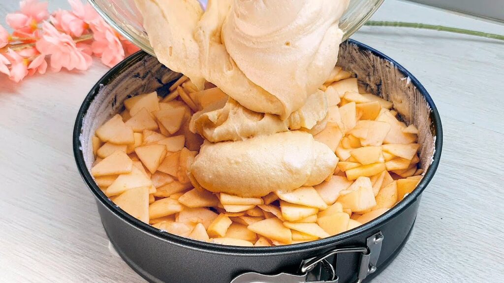 Recept na jablečný karamelový koláč s vlašskými ořechy