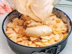 Recept na jablečný karamelový koláč s vlašskými ořechy