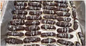 Domácí Pařížské tyčinky: Krok za krokem recept na křehké těsto a dokonalý pařížský krém pařížské tyčinky