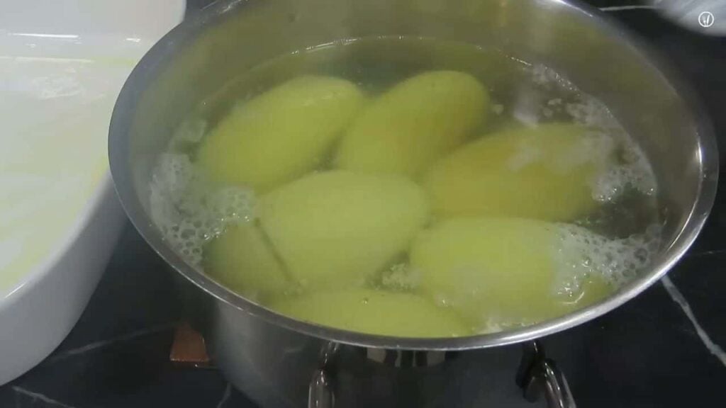 Vyzkoušejte tento úžasný recept na brambory s pancettou a smetanou