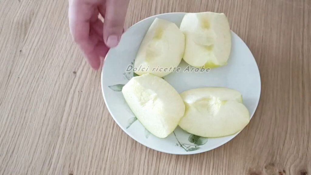Stačí vám jedno jablko a bílý jogort – rychlý dezert