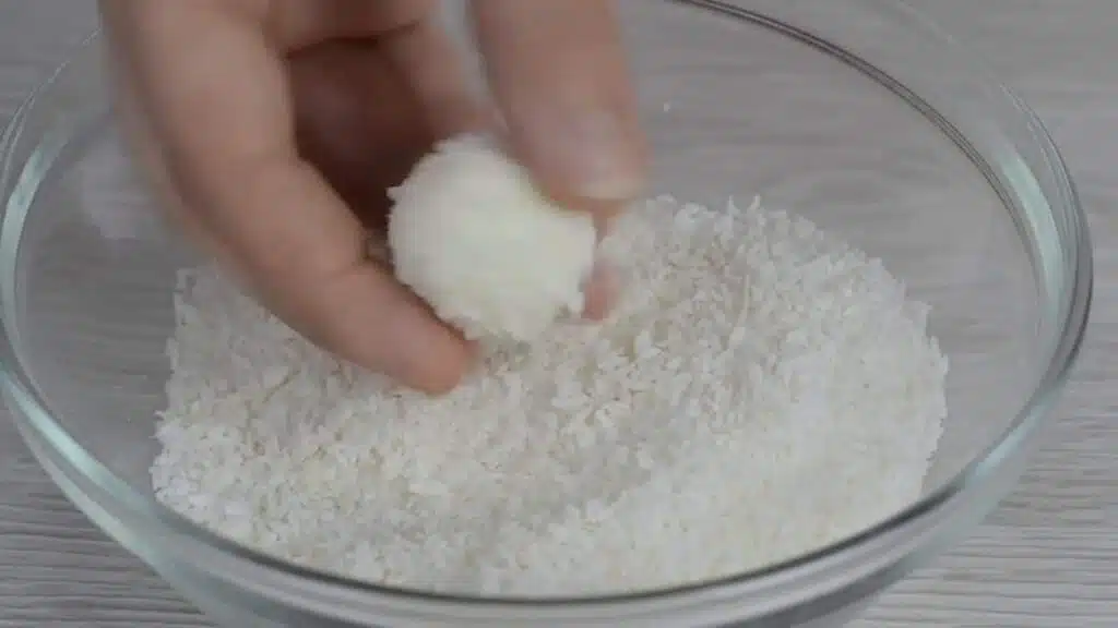 Kokosové kuličky ze tří ingrediencí – jednoduché cukroví bez pečení