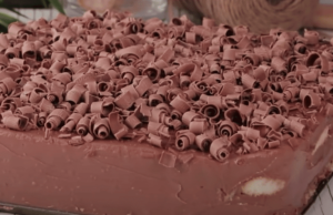 nadýchané čokoládové řezy s piškoty – snadná a rychlá příprava!