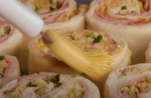 vyzkoušejte tyto skvělé šunkovo-sýrové šneky: během pár minut máte hotovo!