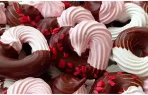 Sněhové pusinky s čokoládou: Recept na křehké vánoční cukroví Sněhové pusinky s čokoládou – křehké, lesklé a dokonale sladké cukroví