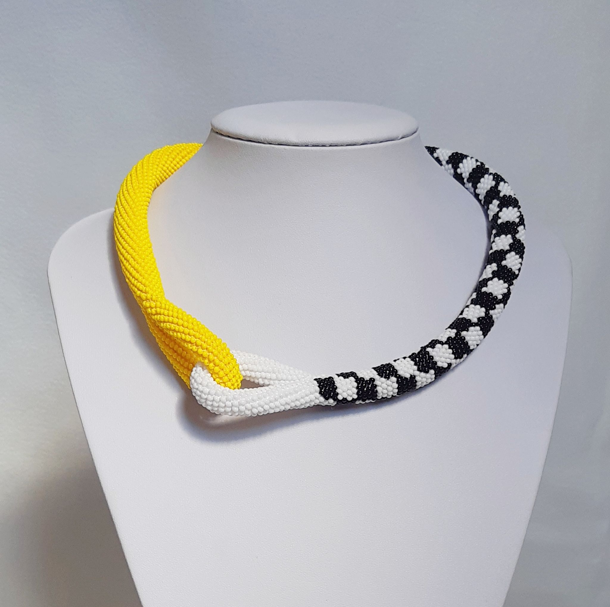 rozhovor: marcela alias lafinka vyrábí nádherné háčkované náhrdelníky a dekorace