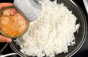 Máte doma tuňáka a rýži? Připravte si tento skvělý oběd