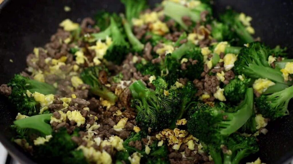 Brokolice s mletým hovězím masem a rýží