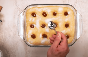 jednoduchý recept na nadýchaný mléčný koláč s mandlemi