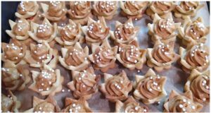 vánoční lekníny s karamelovým krémem