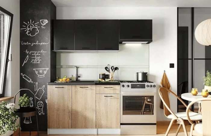 malá kuchyně v panelovém domě – 4 atraktivní nápady na uspořádání