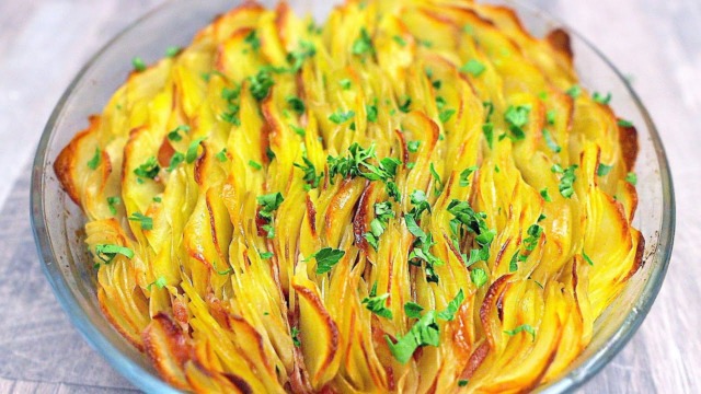 Vyzkoušejte zapečené brambory se slaninou