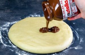 nutellový dezert z kynutého těsta – chutná skvěle!