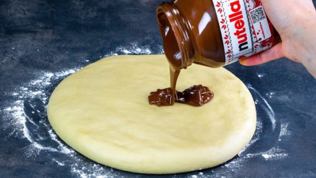 nutellový dezert z kynutého těsta – chutná skvěle! nutellový dezert z kynutého těsta – chutná skvěle!