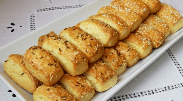 jednoduché a rychlé slané pohoštění: sýrové tyčinky připravené již za 30 minut