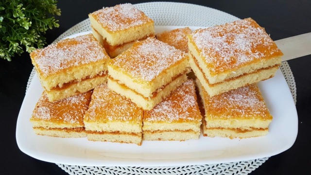 Jednoduchý sladký dezert, který je potřeba jen smíchat a upéct