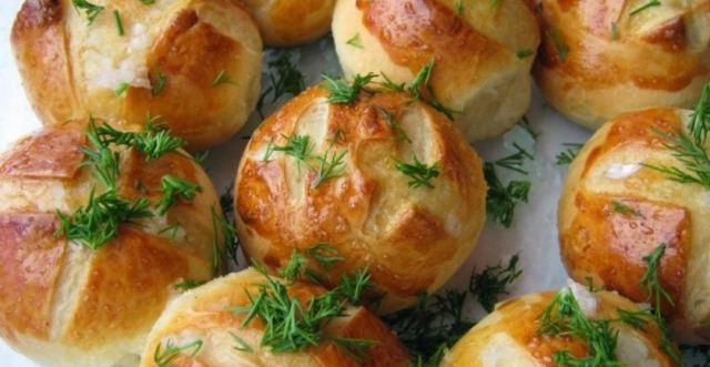 video recept: měkoučké česnekové housky, které máte hotové do 30 minut