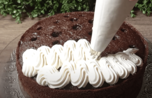 Čokoládový sen: vyzkoušejte tento luxusní čokoládový dort, jako z cukrárny!