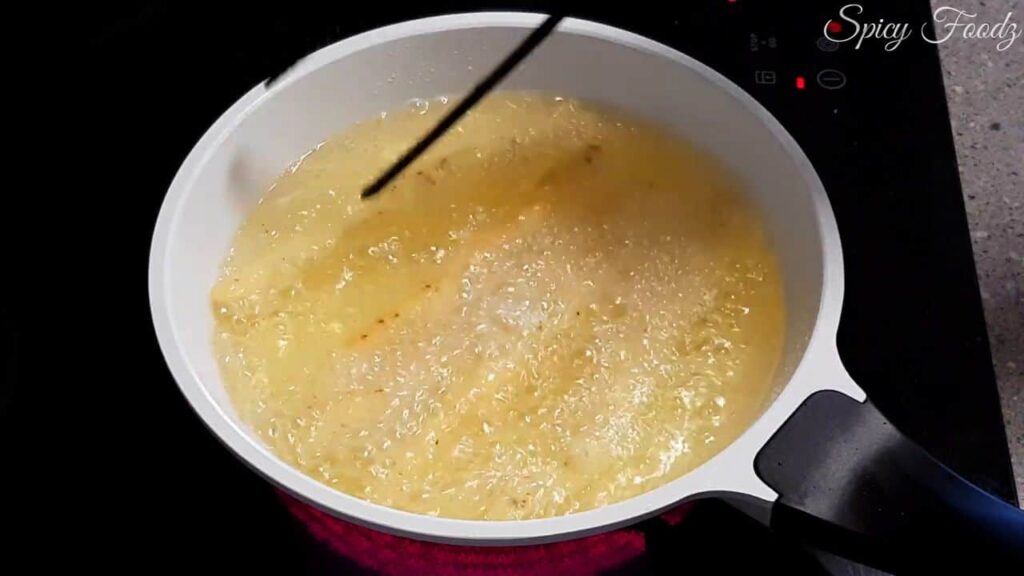 Připravte si křupavé bramborovo - sýrové tyčinky s oblíbeným dresinkem