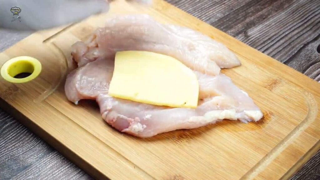 Pečená kuřecí prsa plněná sýrem s oblíbenou přílohou