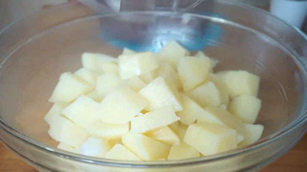 Připravte si ideální zákusek – křupavé sýrové kuličky z pár surovin
