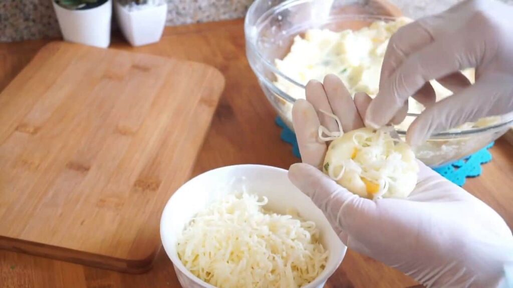 Připravte si ideální zákusek – křupavé sýrové kuličky z pár surovin