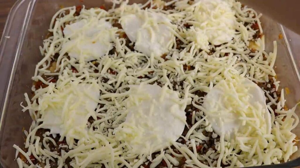 Zapečený karfiol se sýrem a mletým masem – večeře hotová!